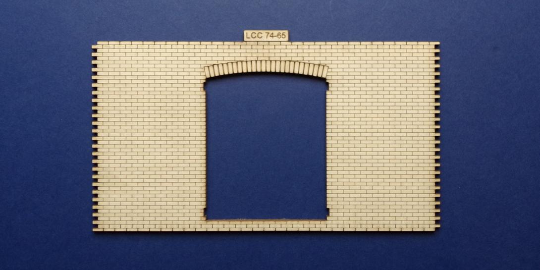 LCC 74-65 O gauge warehouse gate panel Warehouse gate panel. Compatible with LCC 74-66. 
